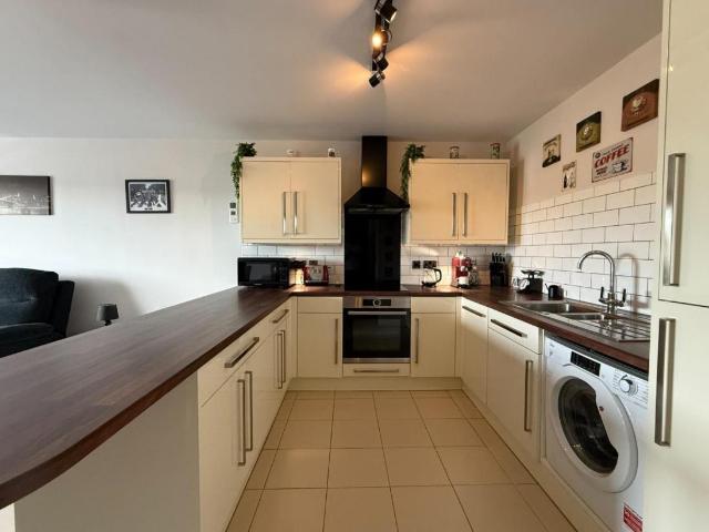 Flat for sale in Dewsbury, West Yorkshire