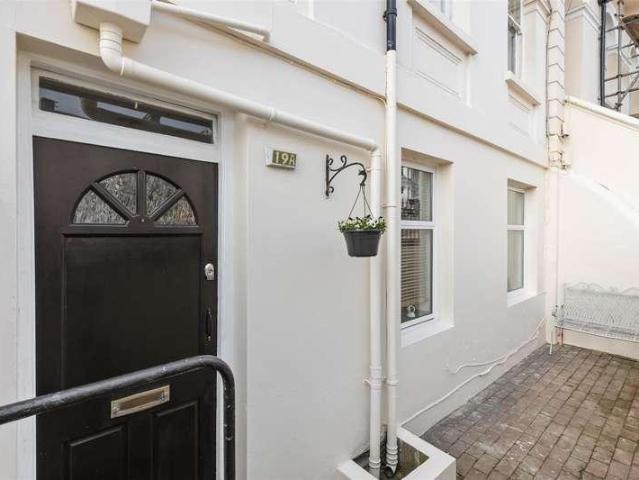 Flat for sale in Round Hill, Brighton & Hove