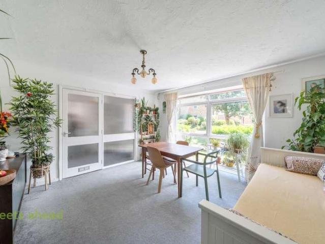 Flat for sale in London Borough of Croydon, Addiscombe