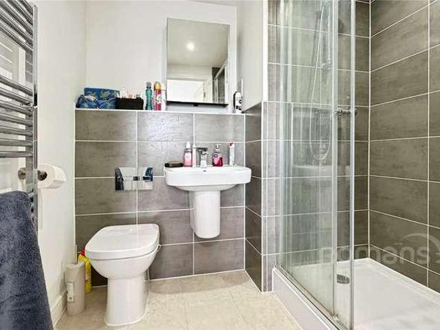 Flat for sale in Aldershot, Hampshire