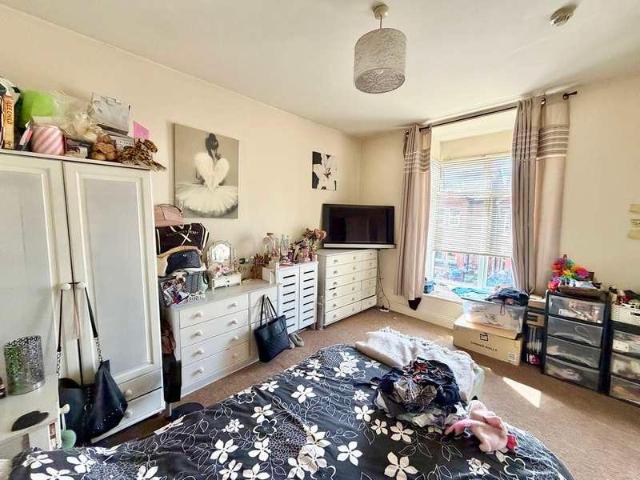 Flat for sale in Poole