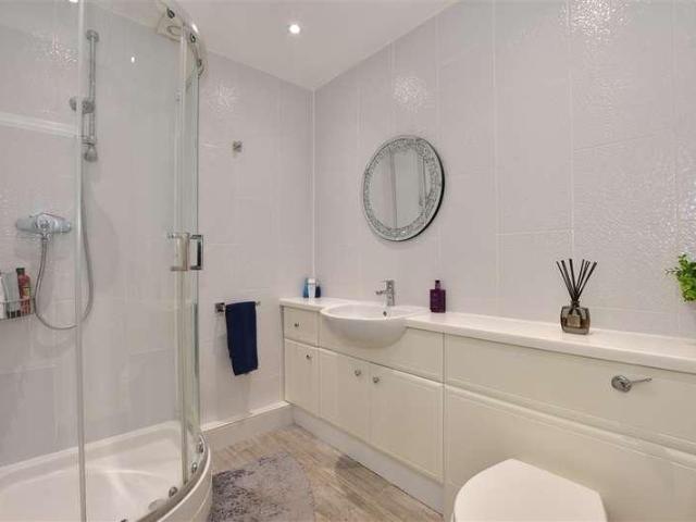 Flat for sale in Pilgrims' Hatch, Navestock Side