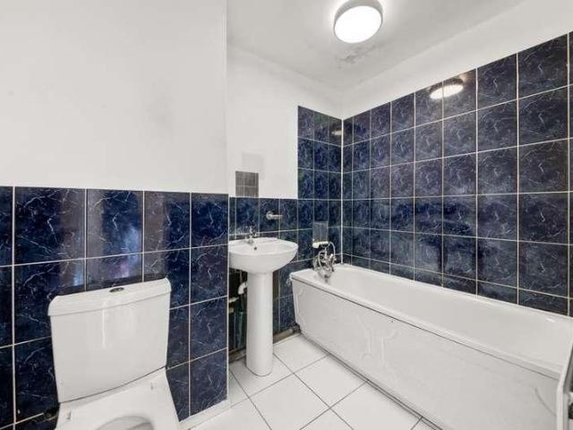 Flat for sale in London Borough of Ealing, Hanwell