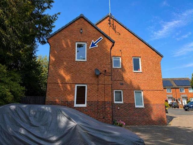 Flat for sale in Cliff Hill, Green Close