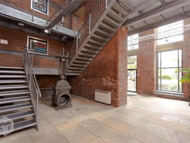 Flat for sale in Eagley, Lee Bank