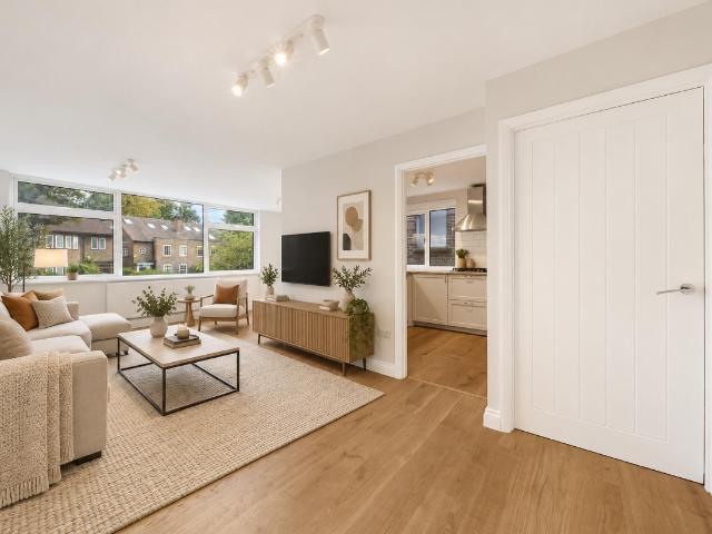 Flat for sale in West Finchley, Greater London