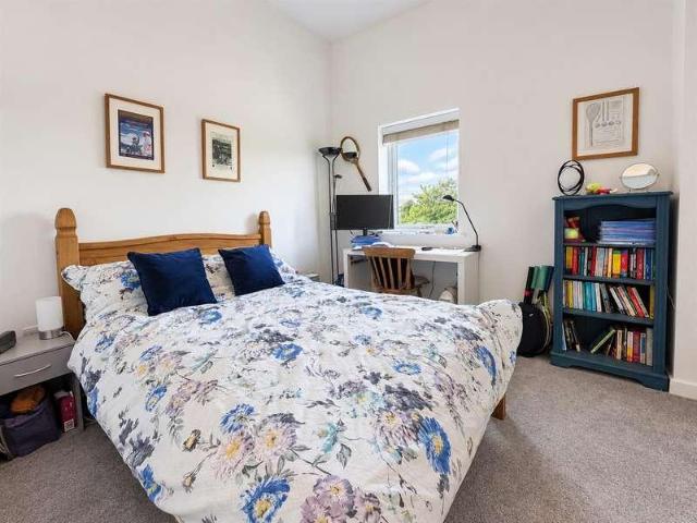 Flat for sale in Cliff Hill, Warwick