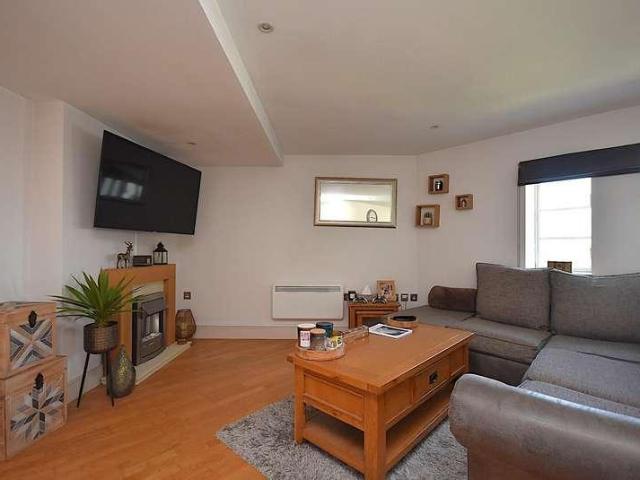 Flat for sale in Barry, Wales