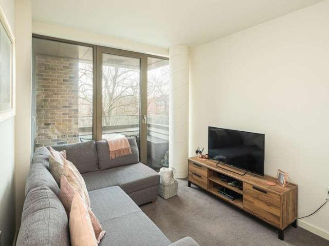 Flat for sale in Camberwell, Greater London