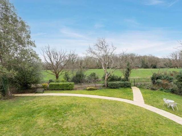 Flat for sale in Bray Wick, Maidenhead
