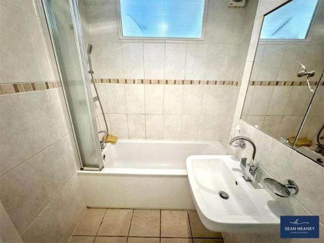 Flat for sale in East Barnet, Greater London
