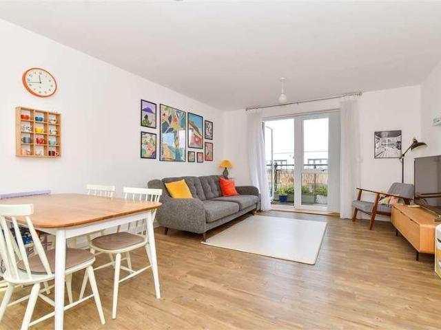 Flat for sale in Harold Wood, Greater London