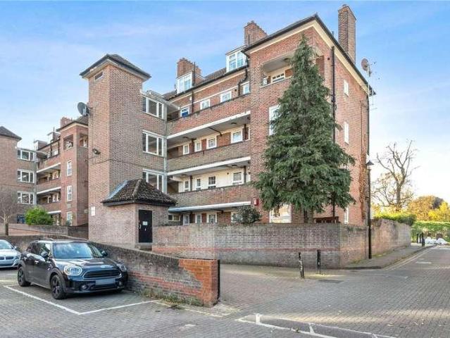 Flat for sale in Stoke Newington, Greater London