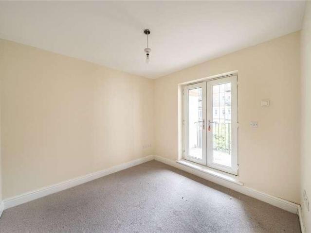 Flat for sale in Loudwater, Buckinghamshire