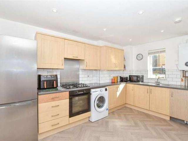 Flat for sale in Midway, Kent