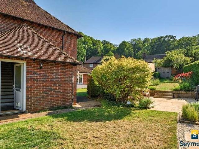 Flat for sale in Bramley, Fole