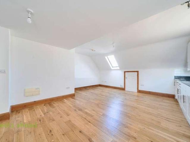 Flat for sale in London Borough of Croydon, Selhurst