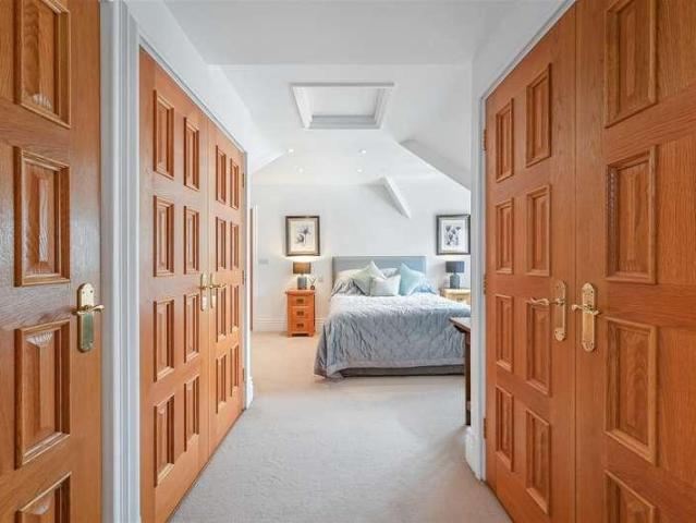 Flat for sale in Red Hill, Surrey
