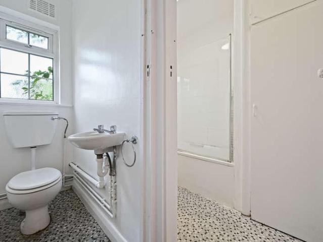 Flat for sale in Kenton, Greater London