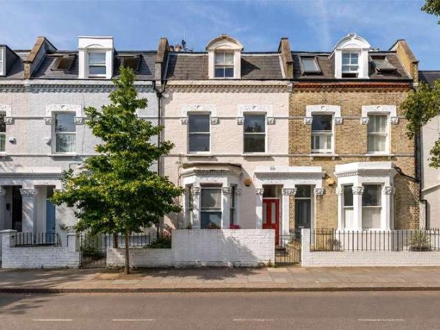 Flat for sale in Fulham, Greater London