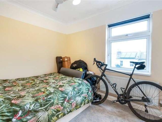 Flat for sale in London Borough of Southwark, Greater London