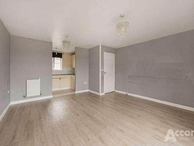 Flat for sale in Harold Wood, Greater London