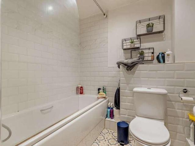 Flat for sale in Grantham, Barholm