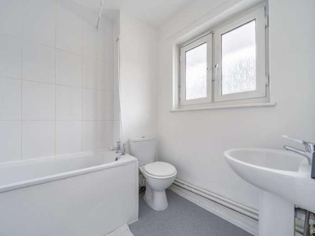 Flat for sale in Bermondsey, Greater London