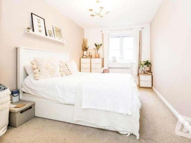 Flat for sale in Harold Hill, Greater London