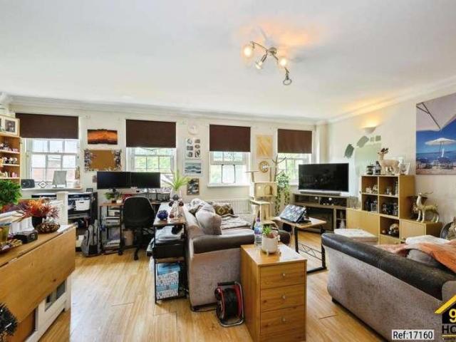 Flat for sale in Netherne-on-the-Hill, Red Hill