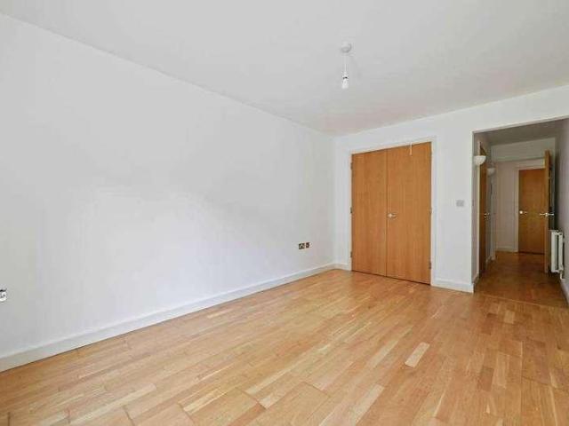Flat for sale in Archway, Greater London