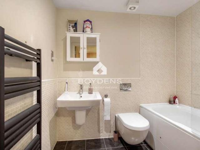 Flat for sale in Hythe, Fordham Heath