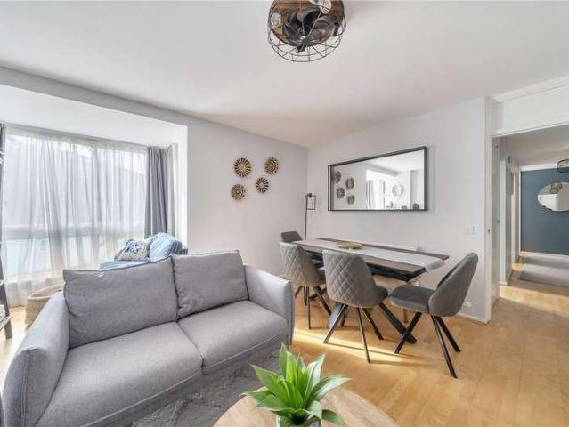 Flat for sale in London Borough of Wandsworth, Greater London
