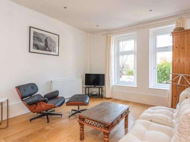 Flat for sale in Hersham, Walton-on-Thames