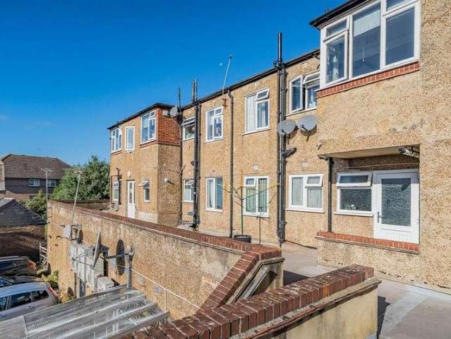 Flat for sale in London Borough of Hounslow, Greater London