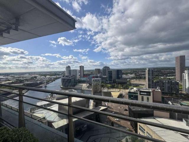 Flat for sale in Salford Quays, Salford