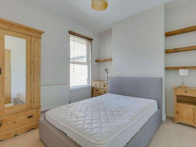 Flat for sale in London Borough of Lewisham, Bell Green