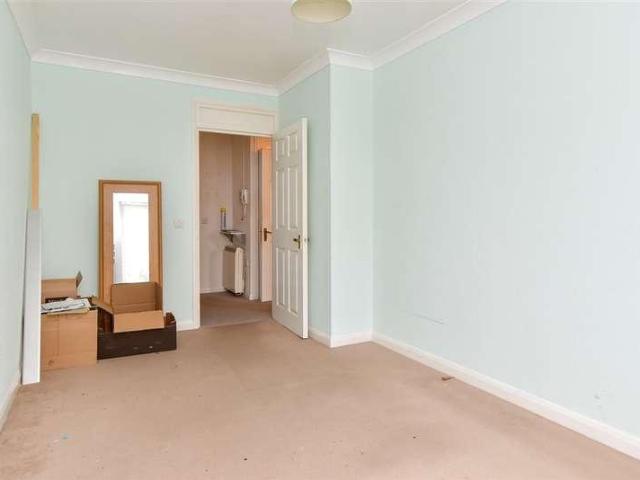 Flat for sale in Worthing, West Sussex