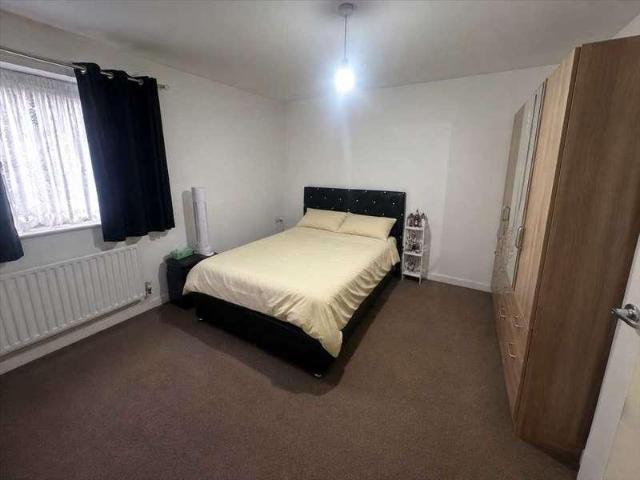 Flat for sale in London Borough of Hounslow, Greater London