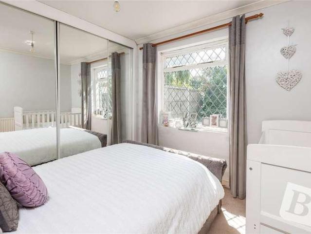 Flat for sale in Dagenham, Becontree Heath