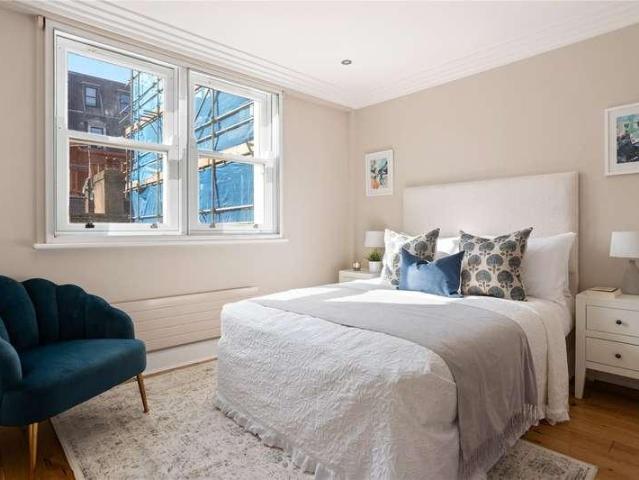 Flat for sale in Covent Garden, Greater London