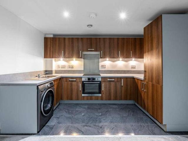 Flat for sale in Battersea, Greater London