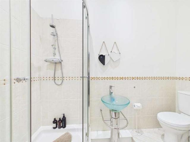 Flat for sale in Calderstones