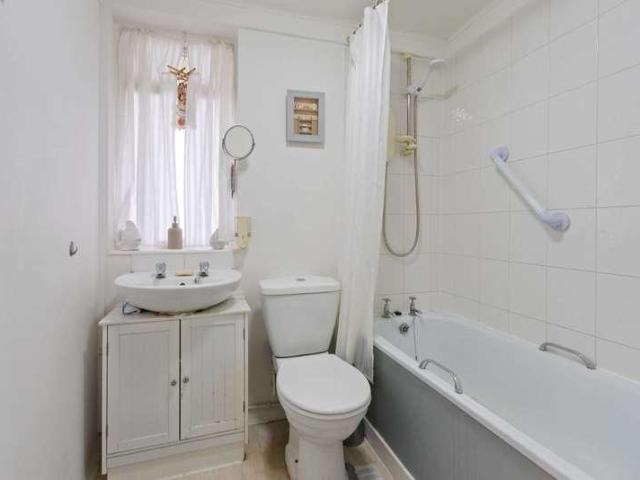 Flat for sale in Blackhall, Scotland