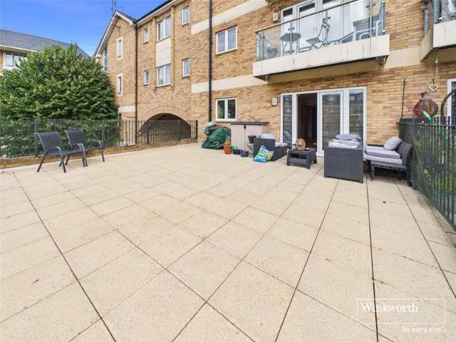 Flat for sale in Dee Park, Reading