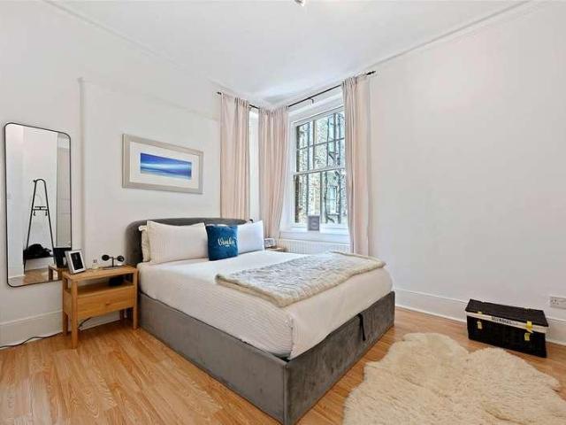 Flat for sale in London Borough of Hammersmith and Fulham, Greater London