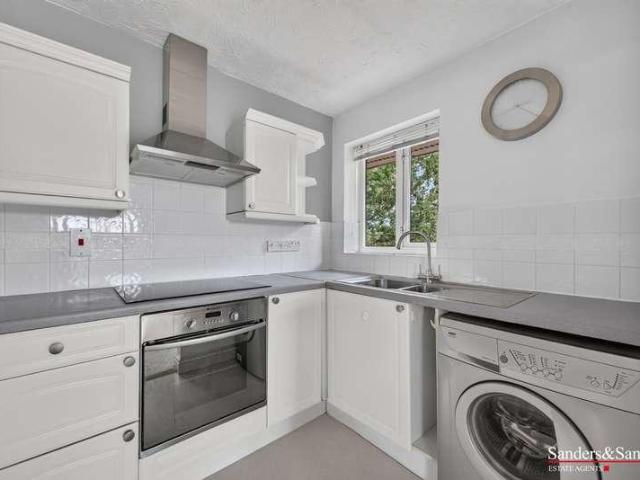 Flat for sale in Alderminster, Warwickshire