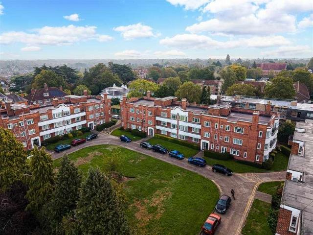 Flat for sale in Clarendon Park, Leicester