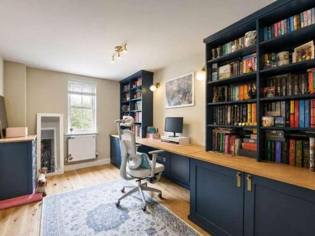 Flat for sale in Henley-on-Thames, Berrick Salome