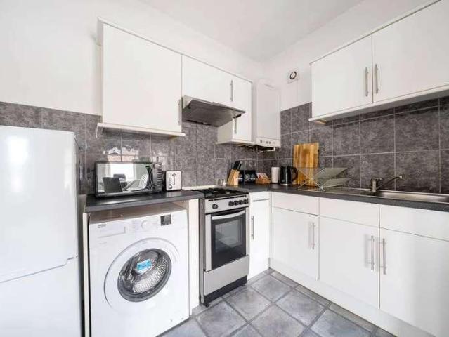 Flat for sale in London Borough of Ealing, Hanwell